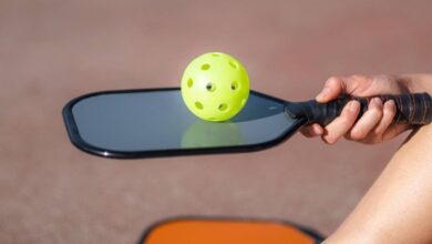 Choosing the Ideal Pickleball Paddle: The Ultimate Showdown Between Lightweight & Heavyweight