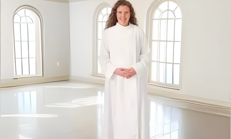 Should Women Pastors Wear White Clergy Robes at Funerals?